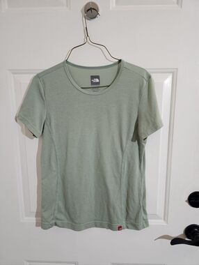 The North Face Womens Sage Green Short Sleeve Crew Tee - Lightweight Active Top